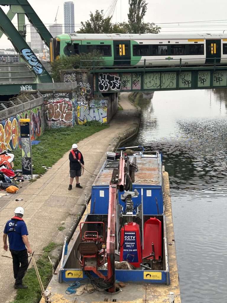 inView solar CCTV Tower on barge