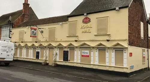 an unoccupied pub - what is the difference between vacant